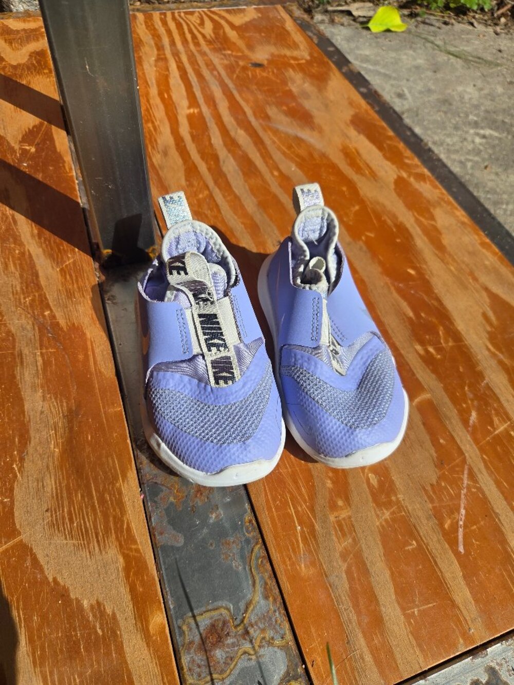 Nike Flexrunner light purple toddler shoes in size 7C